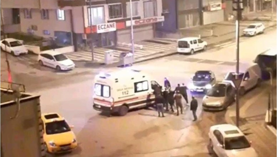 Ambulansa alınmayan hasta yakınları sağlık personelini darp etti