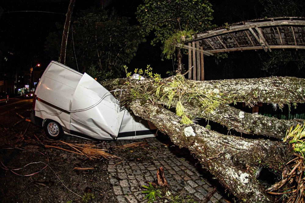 Brezilya'nın güneyini fırtına vurdu: 10 ölü - 7
