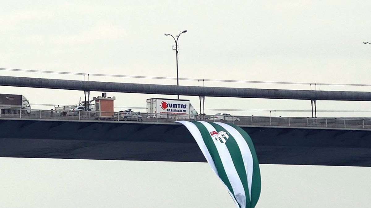 Bursaspor Bayragi Istanbul Bogazi Nda Ntv