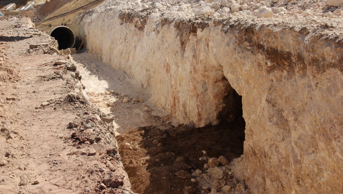 Sulama kanalı çalışmasında Roma dönemine ait 1800 yıllık mezar bulundu