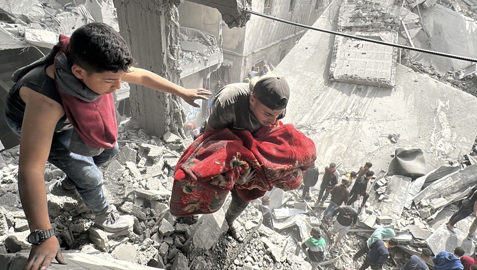 İsrail’den Gazze’de eve hava saldırısı: 29 Filistinli hayatını kaybetti