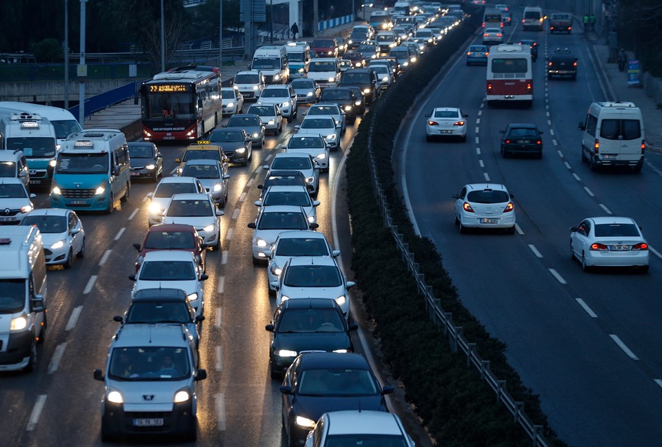 İZBAN'daki ek seferlerin durdurulması trafik yoğunluğunu artırdı - 1