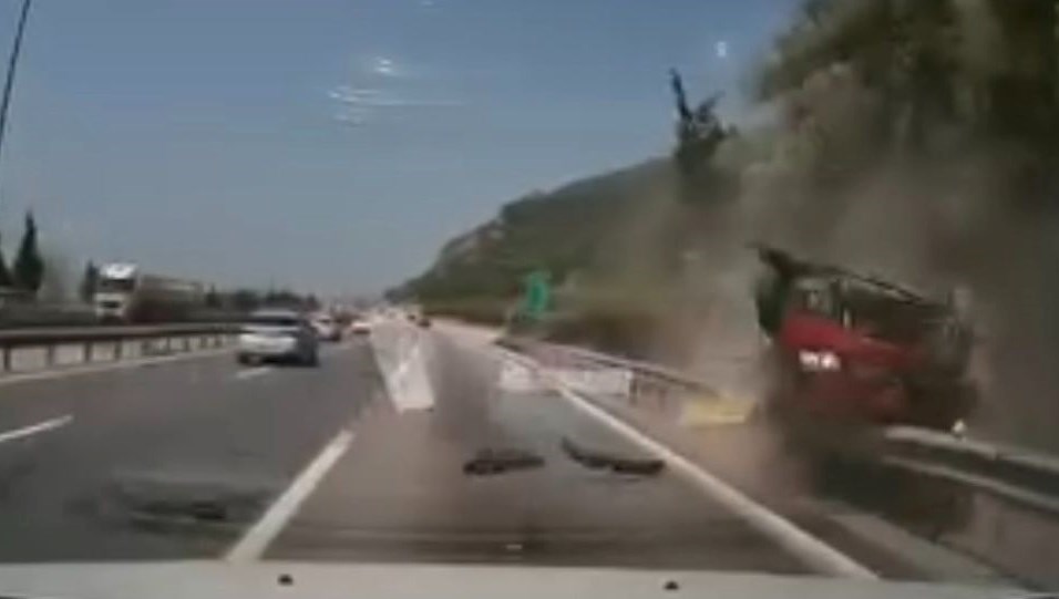 TEM'de feci kaza: Yaralılar var