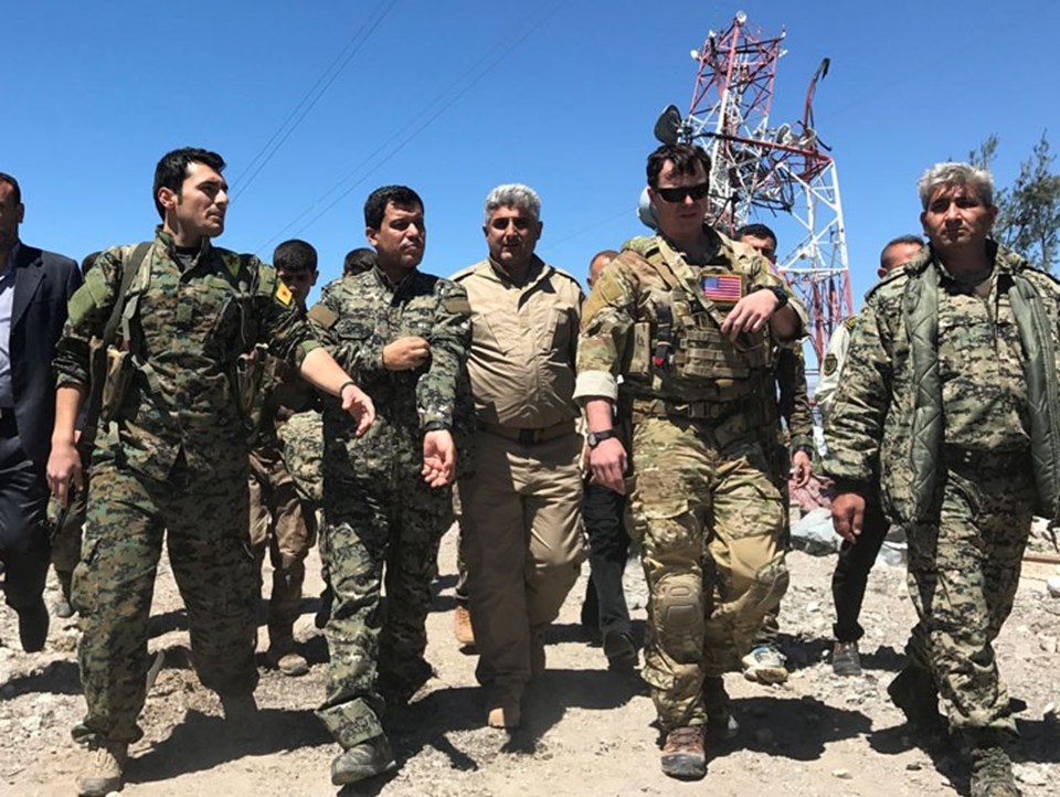 ABD'li komutan YPG mevzisinde - 1