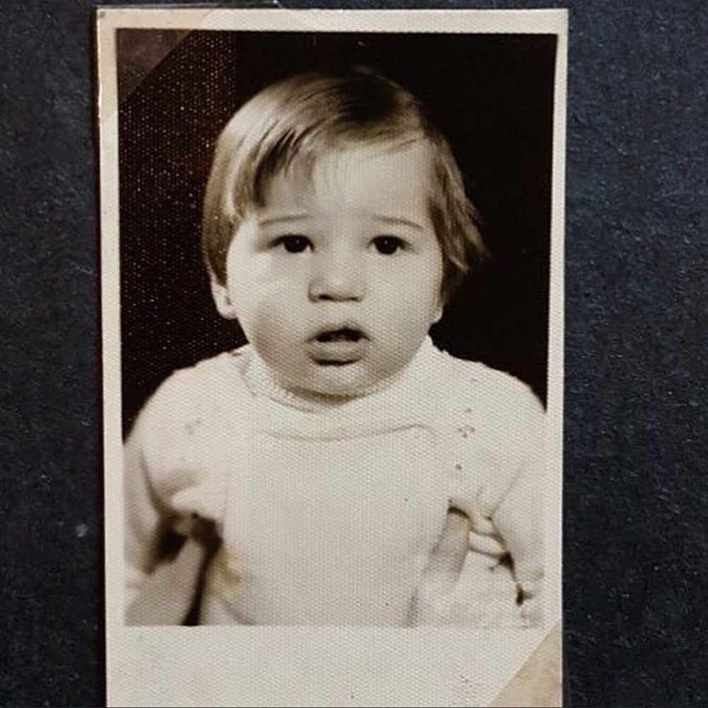 Su Burcu Yazgı Coşkun'dan nostaljik kare (Ünlülerin çocukluk ve gençlik halleri) - 320