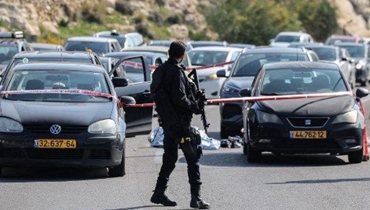 Doğu Kudüs'te silahlı saldırı: 1 İsrailli, 3 Filistinli öldürüldü Doğu Kudüs'te silahlı saldırı: 1 İsrailli, 3 Filistinli öldürüldü