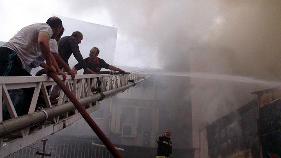 Aksaray'da AVM'de yangın çıktı: 1 ölü - 1