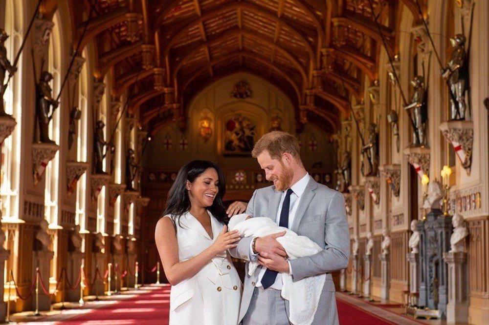 Prens Harry ile Meghan Markle'ın bebeğini maymuna benzeten DJ'ye soruşturma - 1