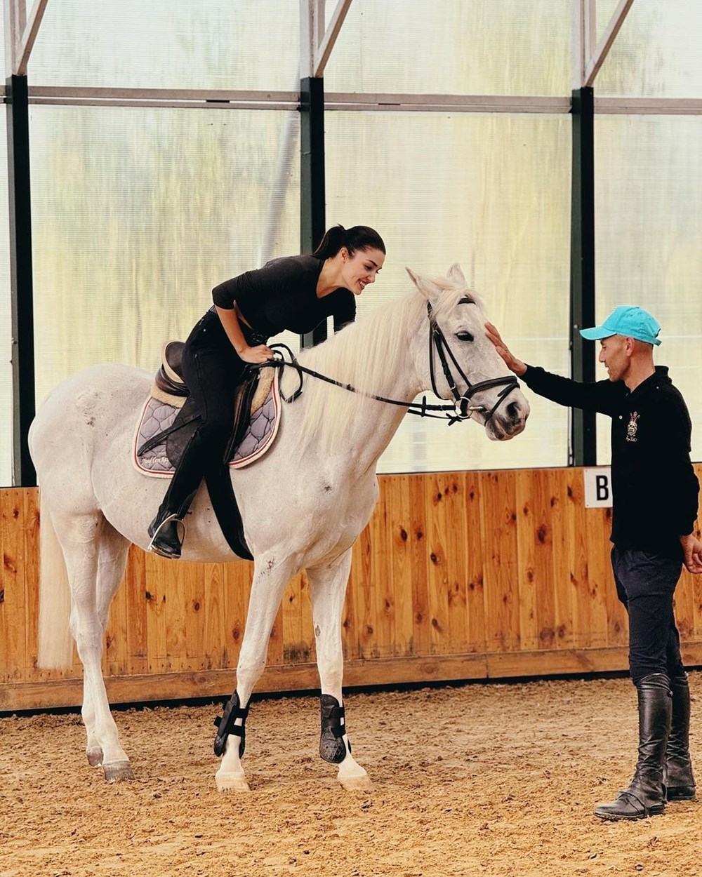 Hande Erçel ata bindiği anları paylaştı - 5