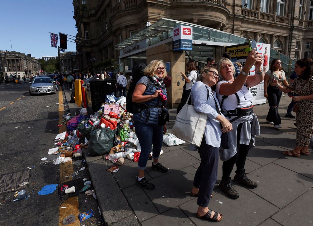 İskoçya'nın başkenti Edinburg'ta sokakları çöp kapladı: Fare istilası endişesi - 1
