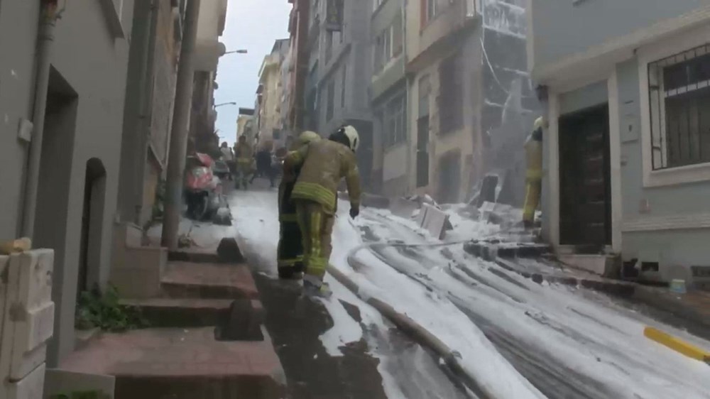 Taksim'de Yangın Felaketi: 3 Katlı Bina Çöküşüne Doğru! 75 XbDr1P55e0 6vs8D2UXL6Q