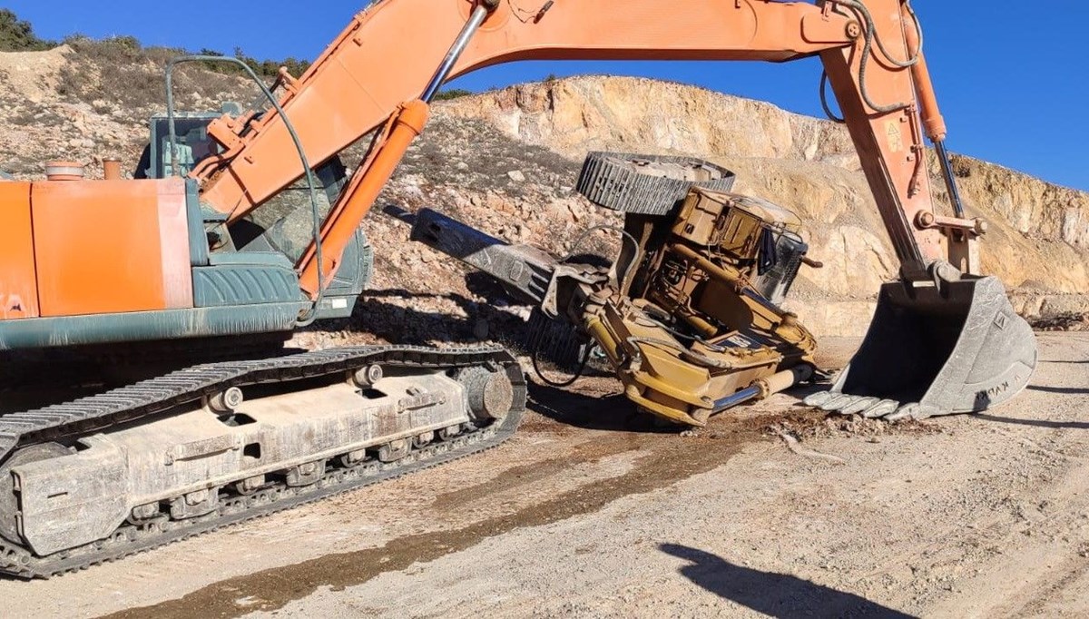 Taş ocağında iş makinesi devrildi: 1 yaralı Taş ocağında iş makinesi devrildi: 1 yaralı