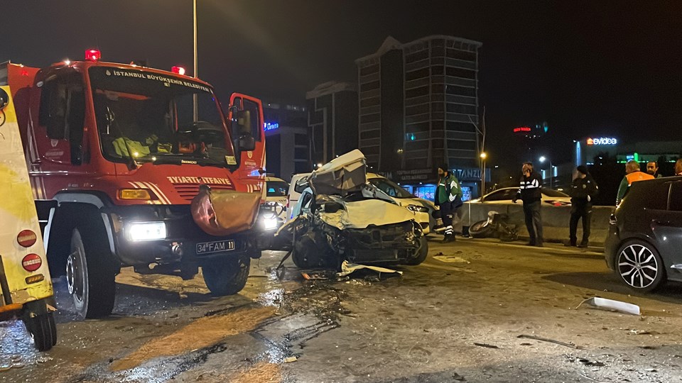 Kadıköy D-100'de kaza: 1 ölü, 1 yaralı - 1