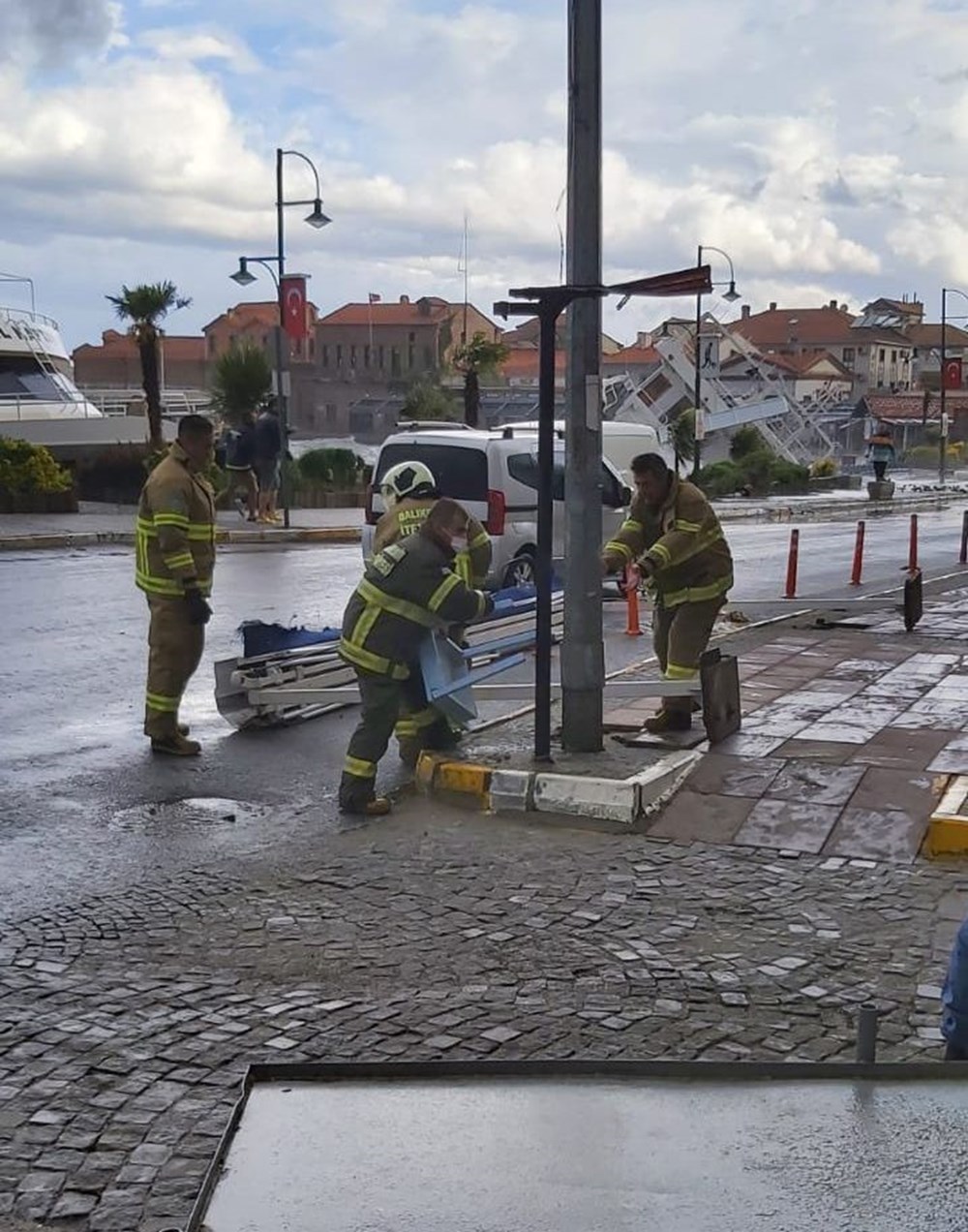Balıkesir Ayvalık'ta fırtına: 30 tekne battı - 6