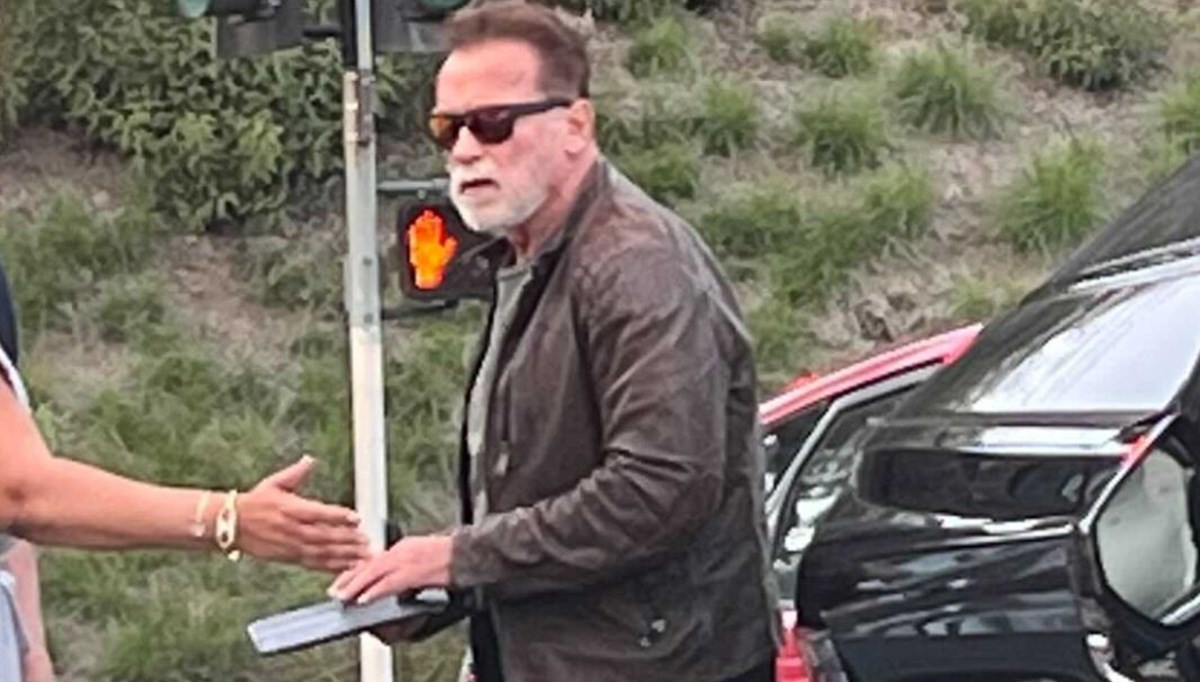 Arnold Schwarzenegger trafik kazası geçirdi