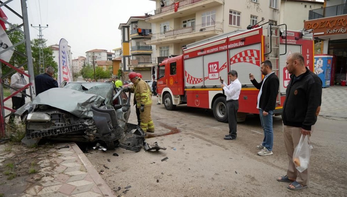 Otomobil ile cip kafa kafaya çarpıştı: 1 ölü, 2 yaralı