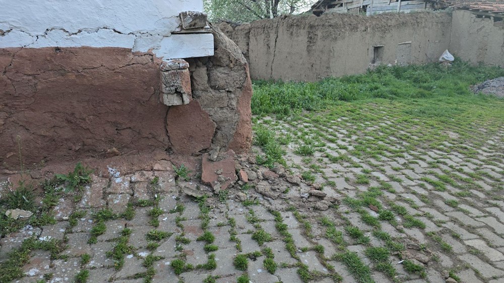 Tokat'ta depremin izleri gün ağarınca ortaya çıktı - 7