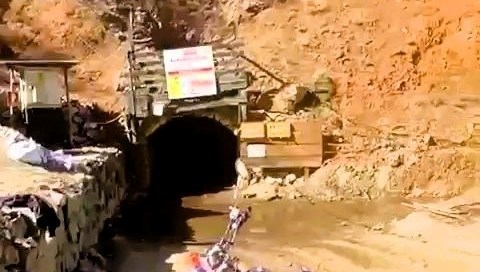 Krom madeninde göçük: 2 işçi mahsur kaldı