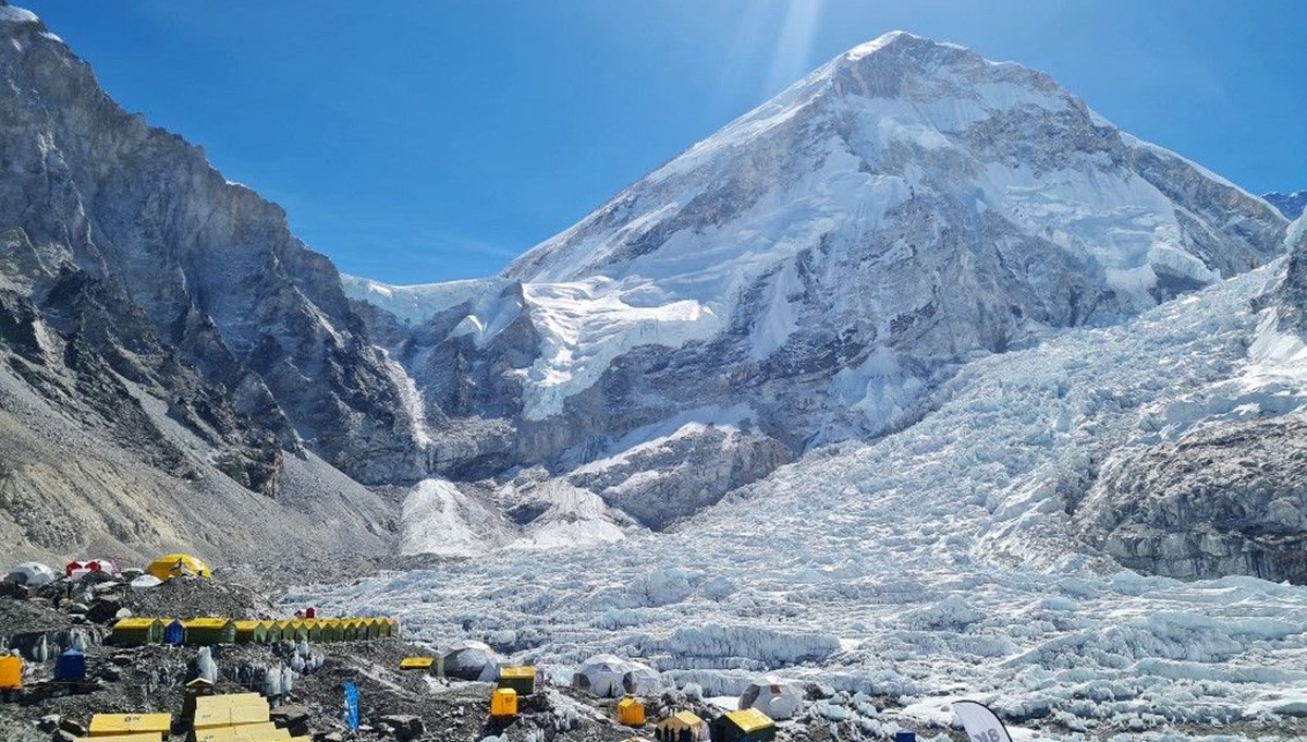 Everest Dağı'nda tırmanış sezonunun ilk can kaybı