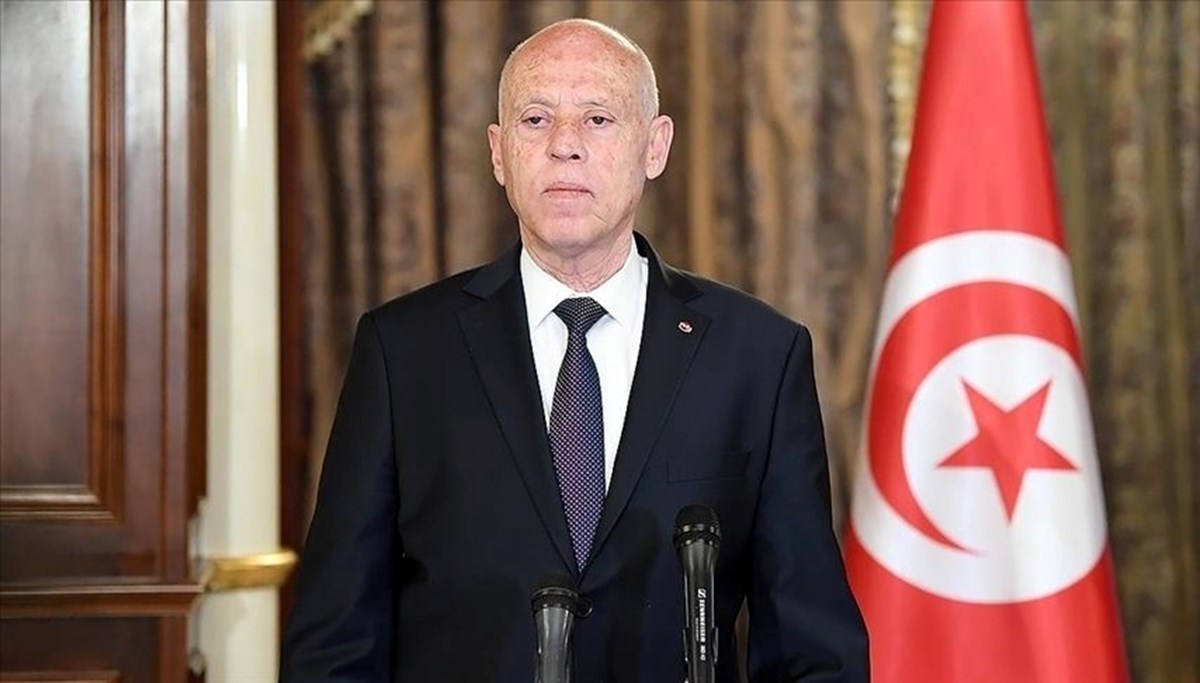 Tunus Cumhurbaşkanı'ndan hükümete, zenginlere ek vergi getirilmesi çağrısı Tunus Cumhurbaşkanı'ndan hükümete, zenginlere ek vergi getirilmesi çağrısı