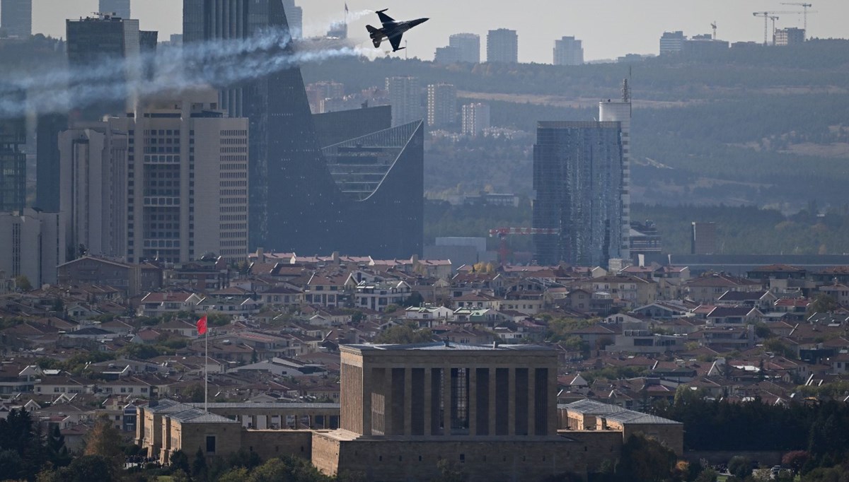 25 dakikalık büyük heyecan! SOLOTÜRK'ten Ankara'da prova uçuşu