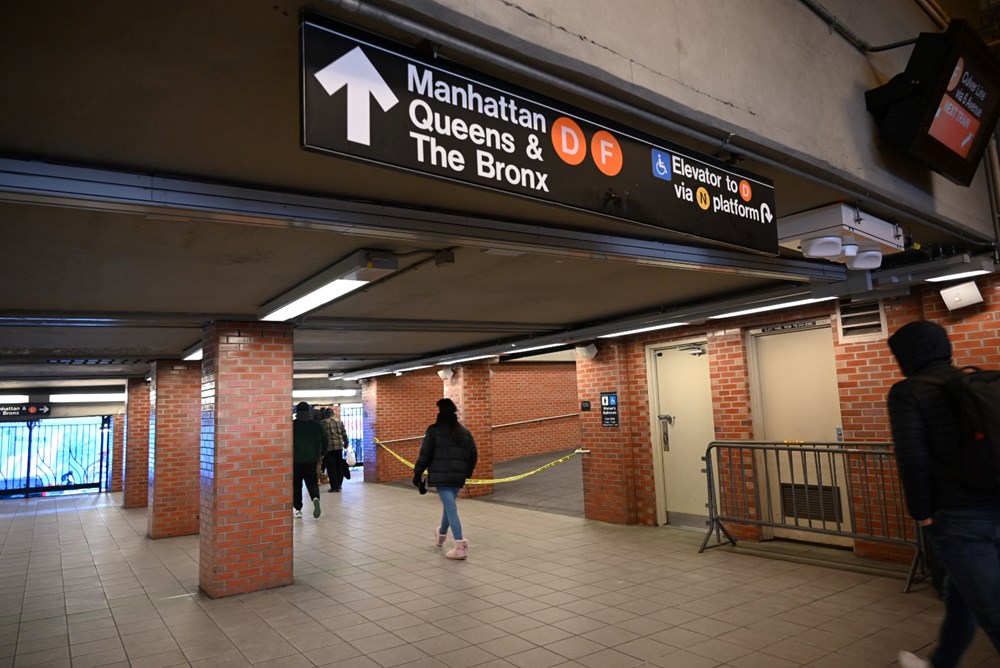 New York metrosunda korkunç olay: Vagonda uyuyan kadını ateşe verdi - 7