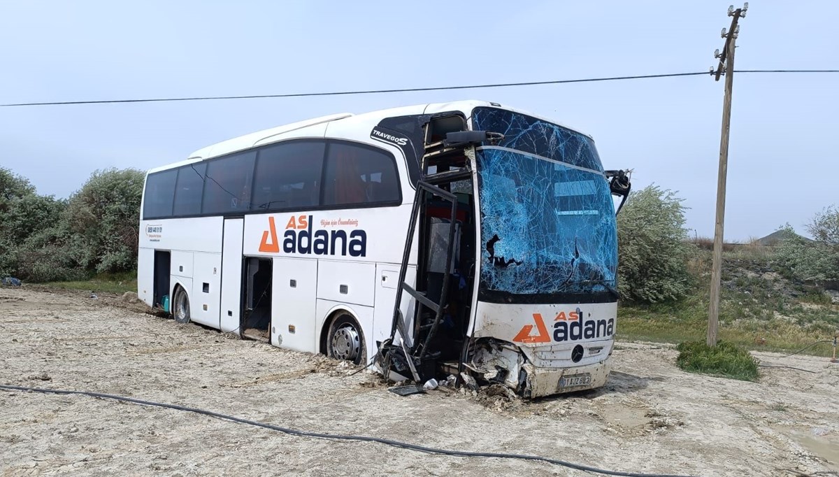 Yolcu otobüsü şarampole uçtu: 4 yaralı Yolcu otobüsü şarampole uçtu: 4 yaralı
