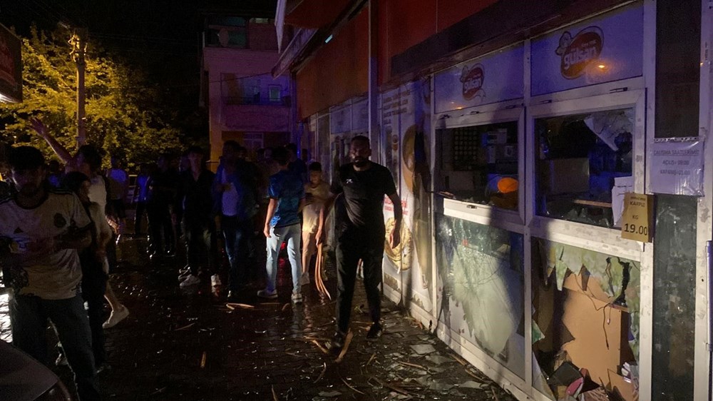 Kayseri'de 7 yaşındaki çocuğa taciz gerginliği: Araçları ters çevirip, iş yerlerini ateşe verdiler - 14