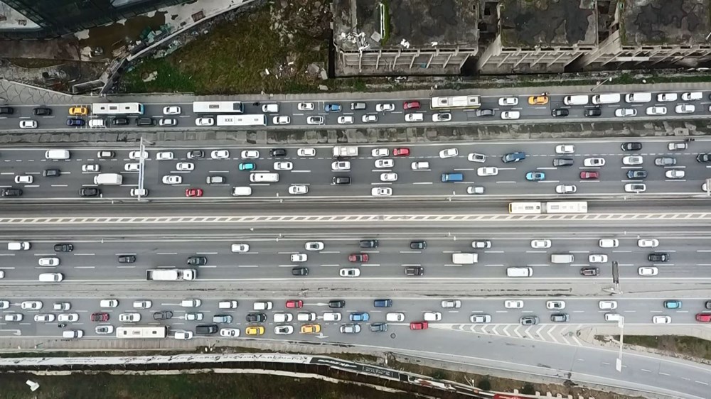 İstanbul'da hafta sonu kısıtlaması öncesi trafik yoğunluğu - 9