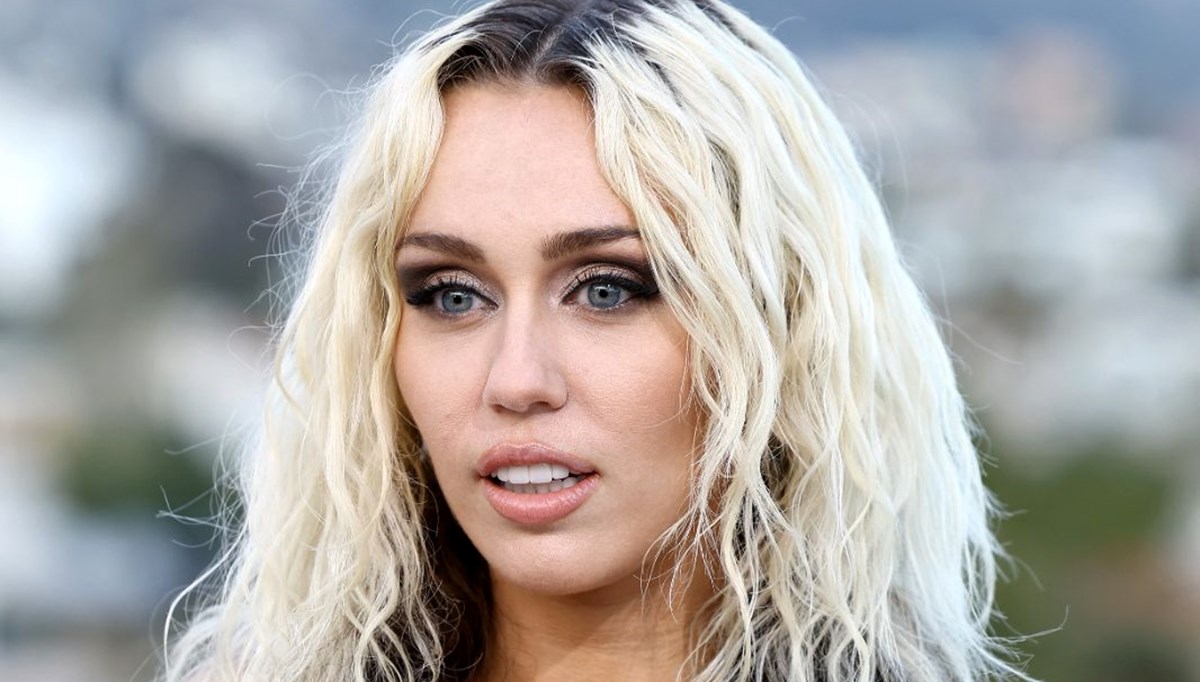 Miley Cyrus evi yandıktan bir gün sonra sete çıktığını anlattı