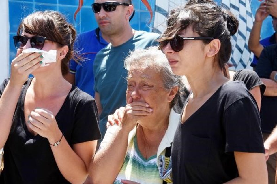 Depremde hayatını kaybeden Kurtoğlu'nun cenazesi defnedildi - 1