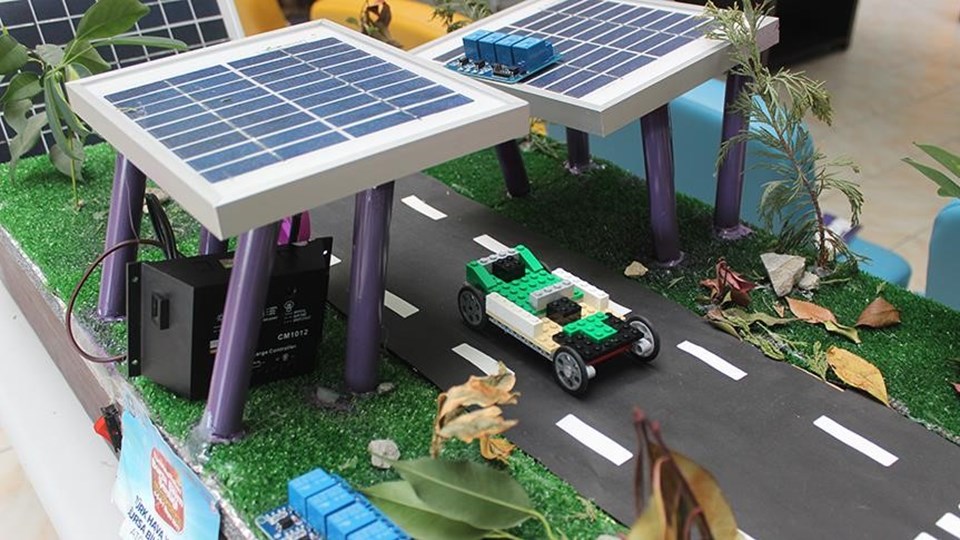Metrobüsler için 'güneş enerjili yol' projesi - 1