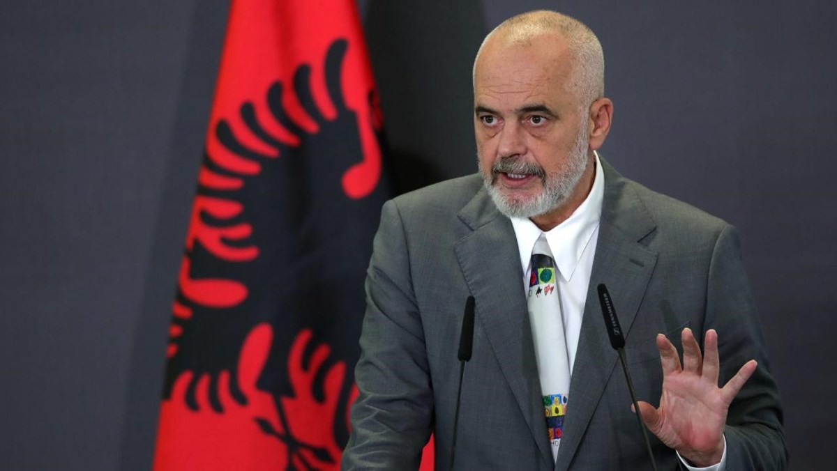 Arnavutluk Başbakanı Edi Rama, "Bu aşırı tepki, siber saldırının ciddiyeti ve riski ile tamamen orantılıdır" dedi.