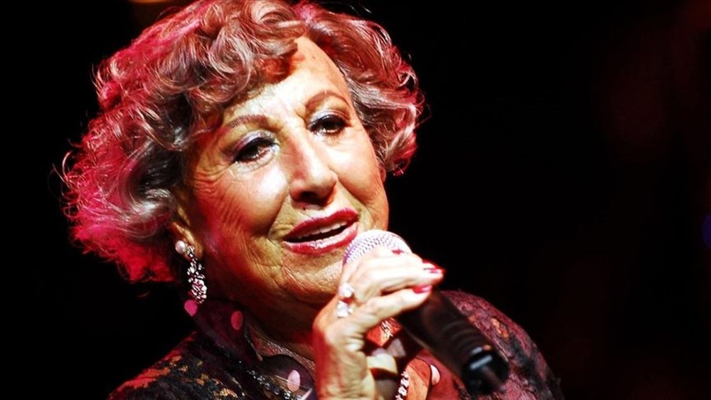 Şarkılara yeniden hayat veren sanatçı: Müzeyyen Senar - 12