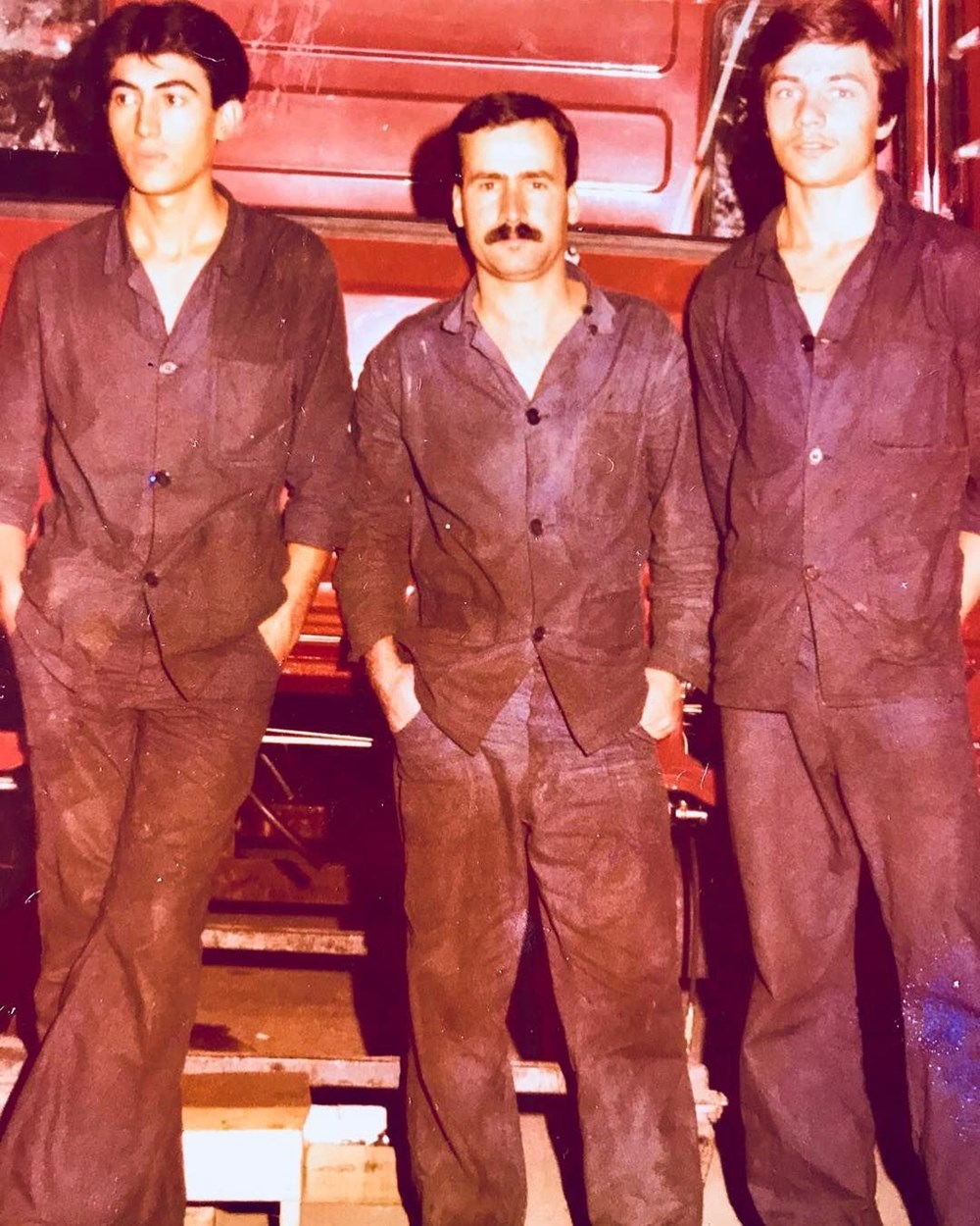 Nilgün Belgün takipçilerini geçmişe götürdü: Bu fotoğraf Marmaris'te çekildi (Ünlülerin çocukluk ve gençlik halleri) - 501