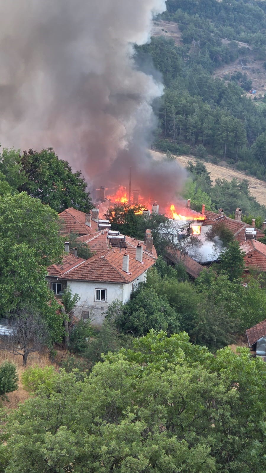 15 ev kullanılamaz hale geldi.