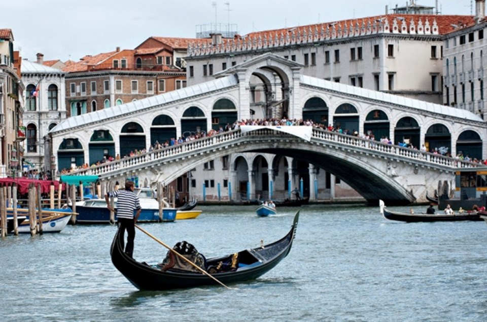 Venedik hızla batıyor - 1