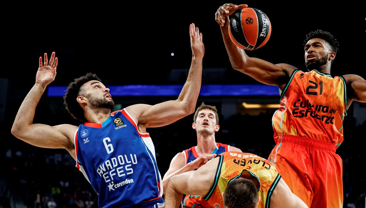 EuroLeague: Son şampiyon Anadolu Efes'ten üç maçta iki yenilgi