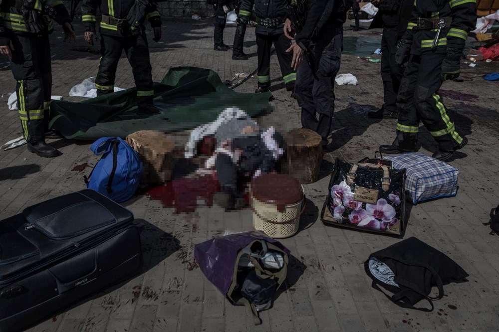 Rusya Ukrayna'da Kramatorsk tren garını vurdu: Olay yerinden fotoğraflar - 14