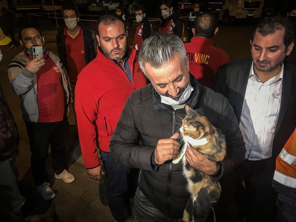 İzmir'de enkazda K-9 köpeği kediyi kurtardı - 5