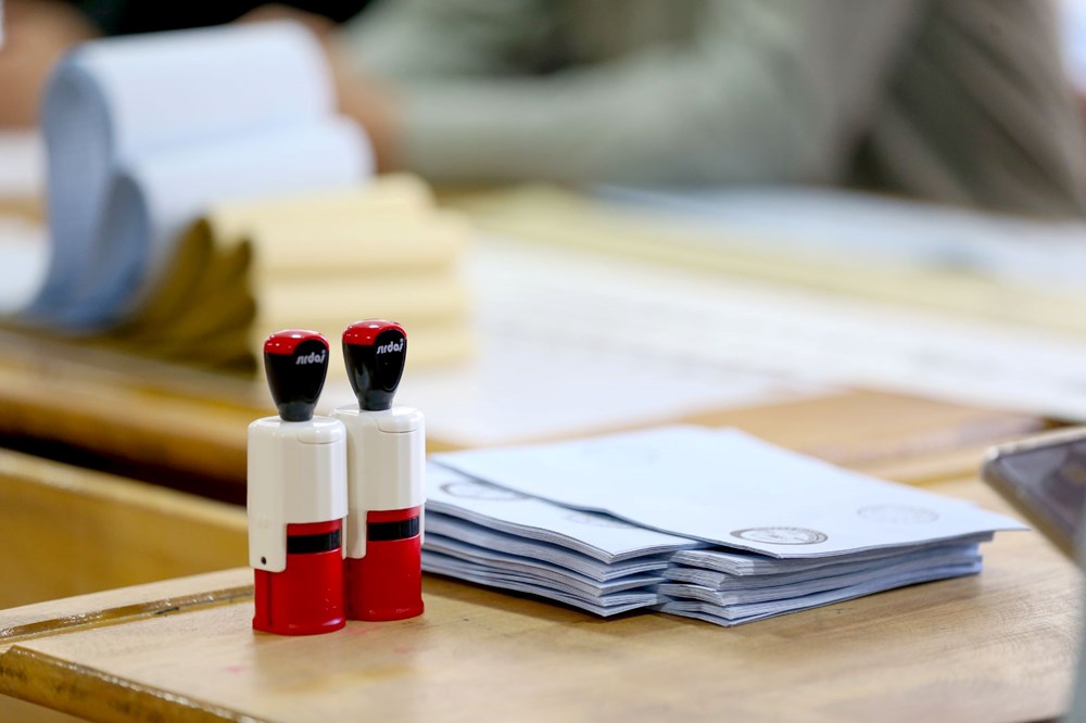 تركيا اليوم من فاز في المدن الكبرى؟ فاز حزب الشعب الجمهوري بـ 14 مقعدًا، بينما فاز حزب العدالة والتنمية بـ 12 من فاز في المدن الكبرى؟ فاز حزب الشعب الجمهوري بـ 14 مقعدًا، وفاز حزب العدالة والتنمية بـ 12 مدينة حضرية - 22