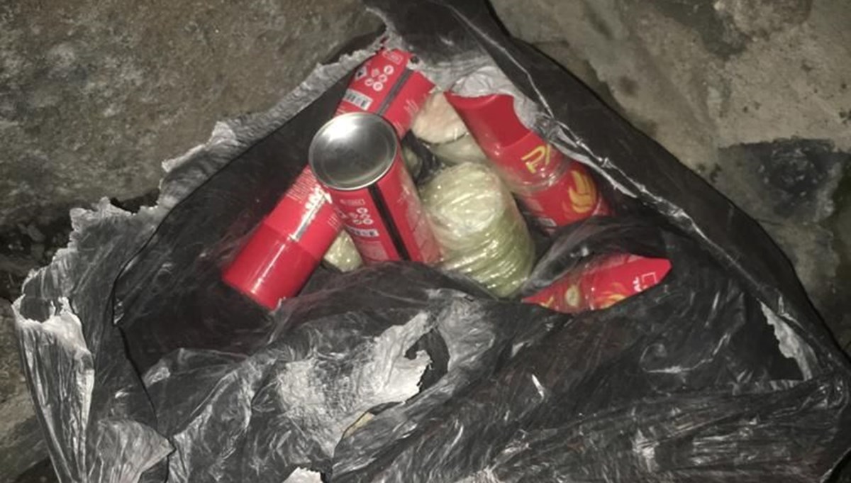 Diyarbakır'da 4 el yapımı patlayıcı ele geçirildi, 5 şüpheli yakalandı Diyarbakır'da 4 el yapımı patlayıcı ele geçirildi, 5 şüpheli yakalandı