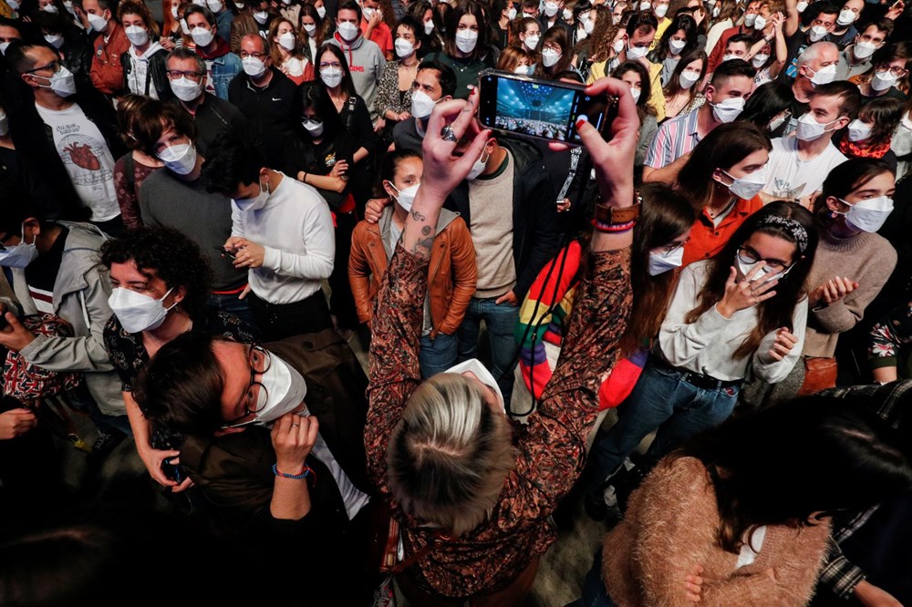 İspanya'da Covid-19 salgını döneminde sosyal mesafesiz ilk konser yapıldı - 2