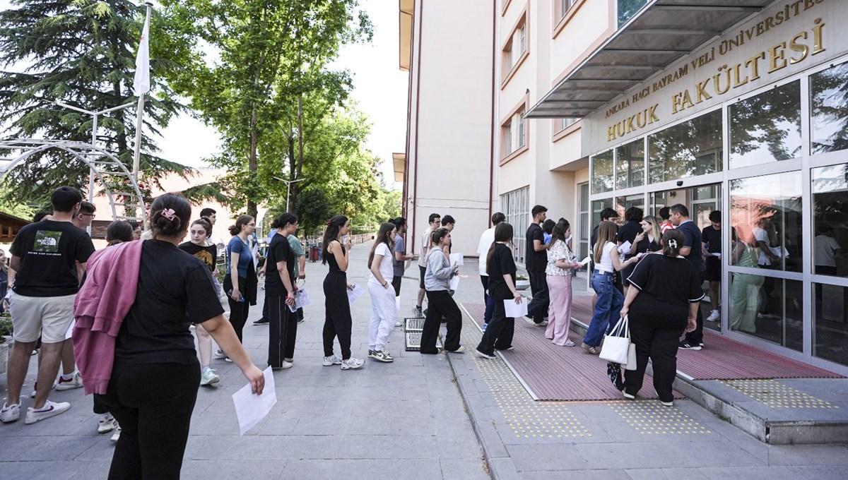 Üniversite yolunda ikinci gün: Sıra şimdi AYT sınavında