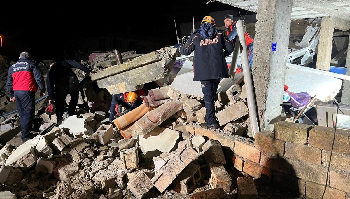 Şanlıurfa'da ev çöktü: 2 ölü, 8 yaralı Şanlıurfa'da ev çöktü: 2 ölü, 8 yaralı