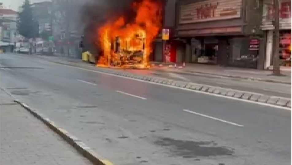 Ümraniye'de korku dolu anlar: Birden alev aldı