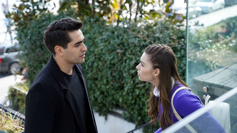 Зимородок": эпизод О2. Фотография из альбома 2O22 "Yalı Çapkını": промо/стиллы -