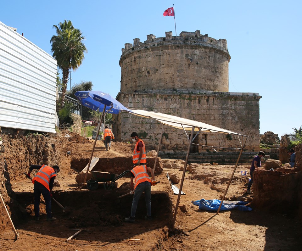 Hıdırlık Kulesi’nde 1500 yıllık antik hamam ortaya çıkarıldı - 1