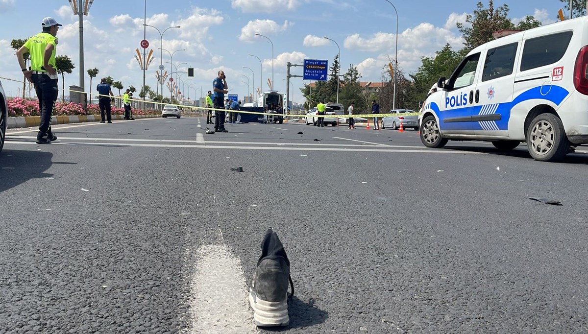 Şanlıurfa'da otomobilin çarptığı anne öldü, 7 yaşındaki oğlu yaralı Şanlıurfa'da otomobilin çarptığı anne öldü, 7 yaşındaki oğlu yaralı
