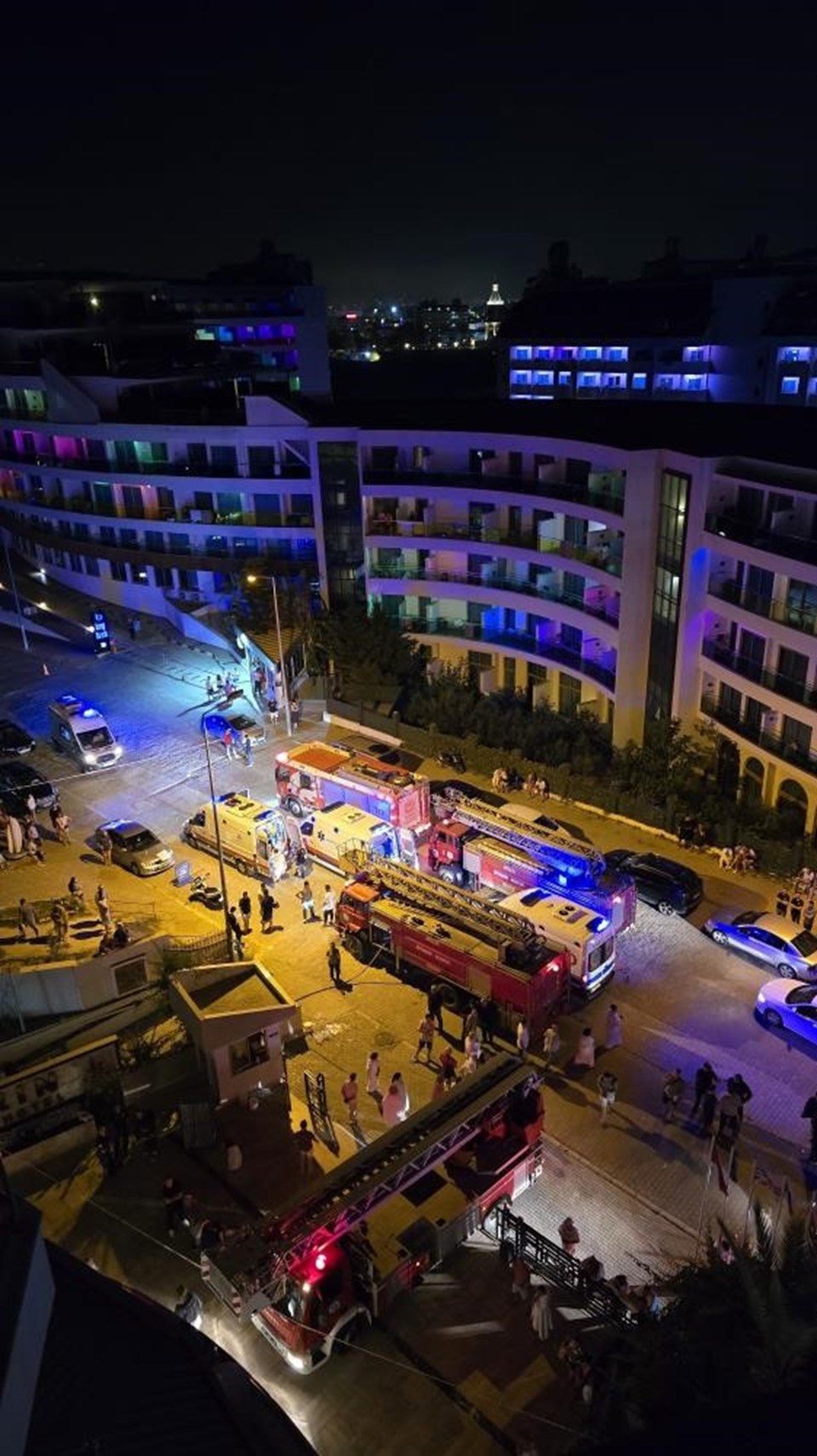 Alanya'da otel yangını: 622 turist tahliye edildi - 1